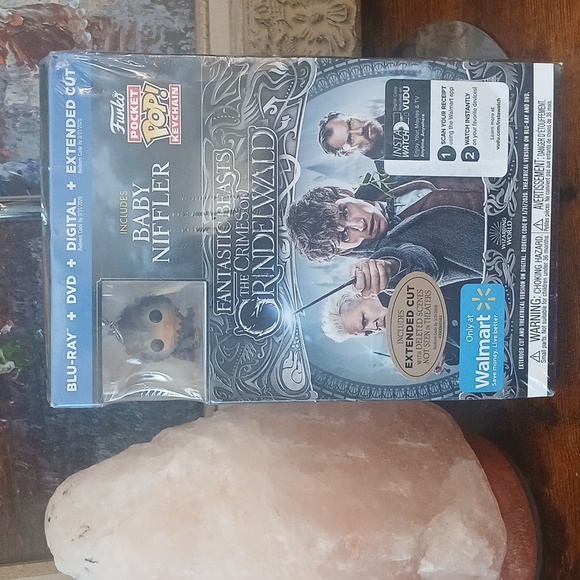 Sealed Fantastic Beasts: The Crimes of Grindelwald Blu-ray Baby Niffler Keychain - Picture 1 of 6